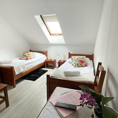 Pensjonat Koliber Sobków Exteriör bild