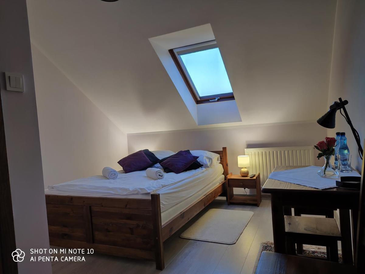 Pensjonat Koliber Sobków Exteriör bild